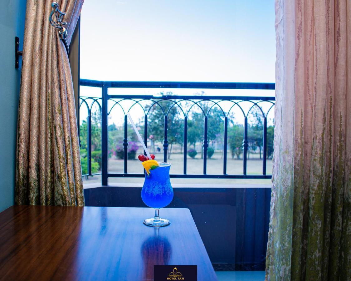 Hotel Taji ナニュキ エクステリア 写真